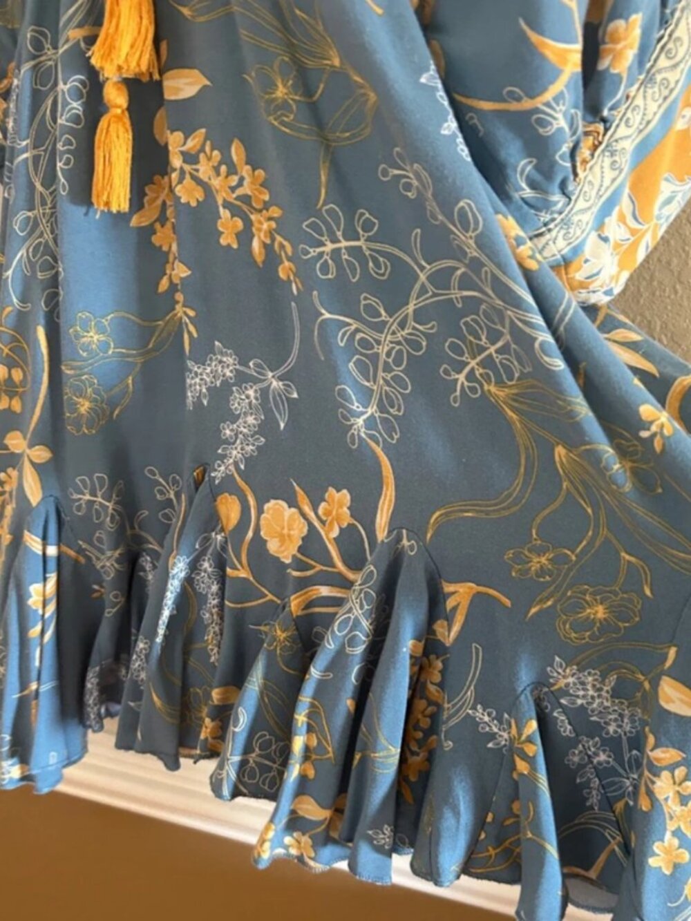 Aakaa Dress - Medium - Picture 4 of 5